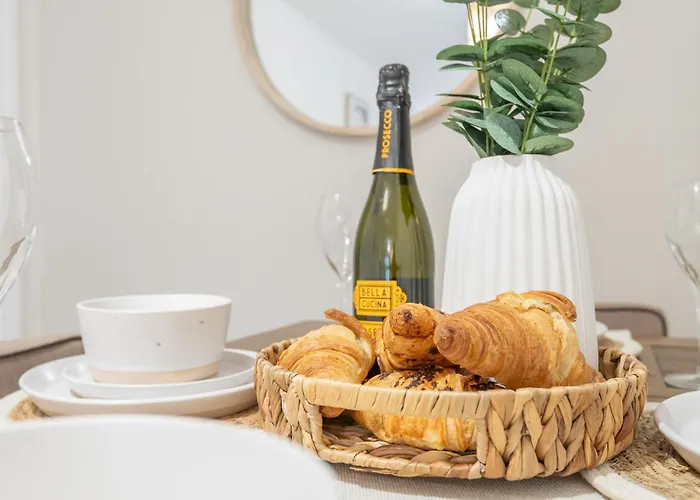 Chapel Allerton Retreat For Families Parking - Pass The Keys *