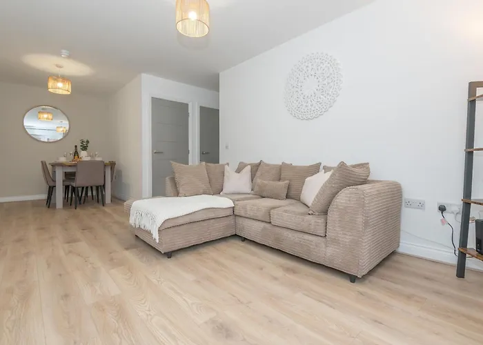 Chapel Allerton Retreat For Families Parking - Pass The Keys *