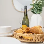 Chapel Allerton Retreat For Families Parking - Pass The Keys *