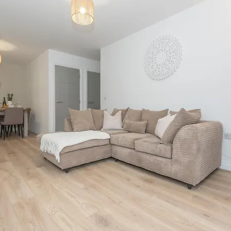 Chapel Allerton Retreat For Families Parking - Pass The Keys *