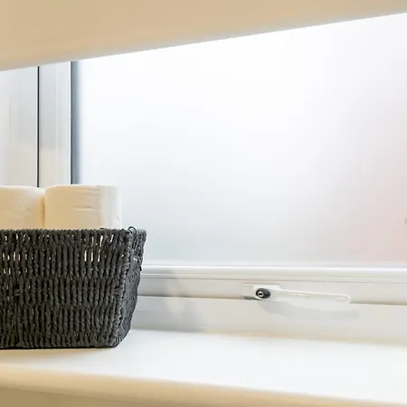 Chapel Allerton Retreat For Families Parking - Pass The Keys *