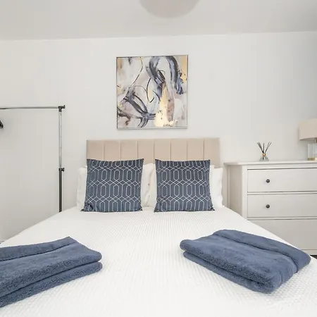Chapel Allerton Retreat For Families Parking - Pass The Keys