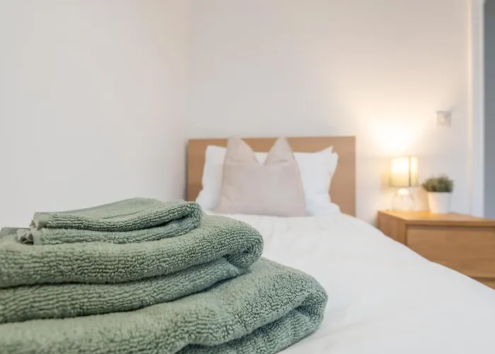 Chapel Allerton Retreat For Families Parking - Pass The Keys