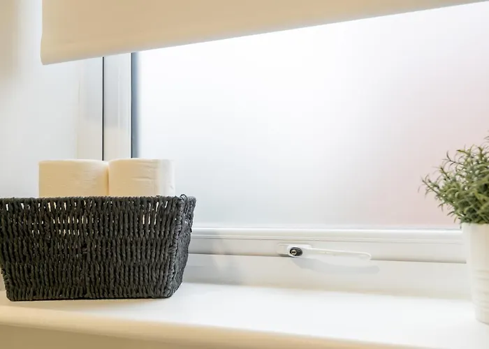 Chapel Allerton Retreat For Families Parking - Pass The Keys *